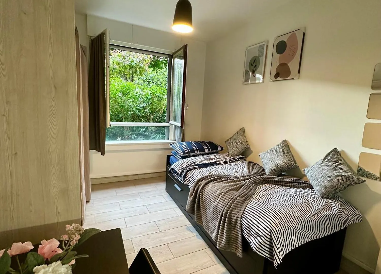 Studio Chic A Deux Pas Du Trocadero contacts